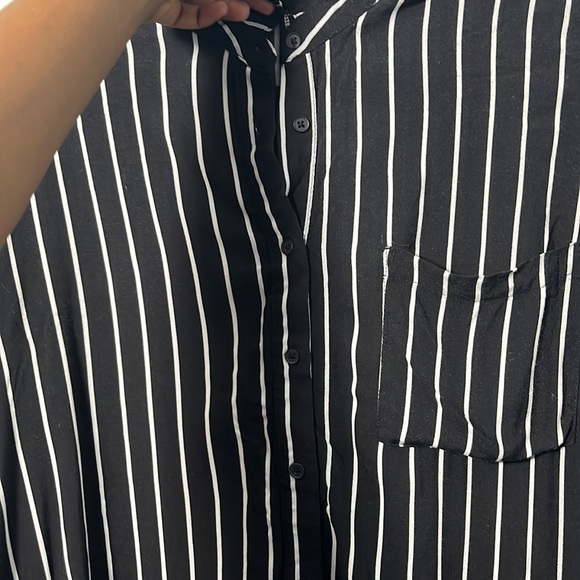 • Forever 21 Black/White Striped Button Up Shirt - Picture 4 of 11